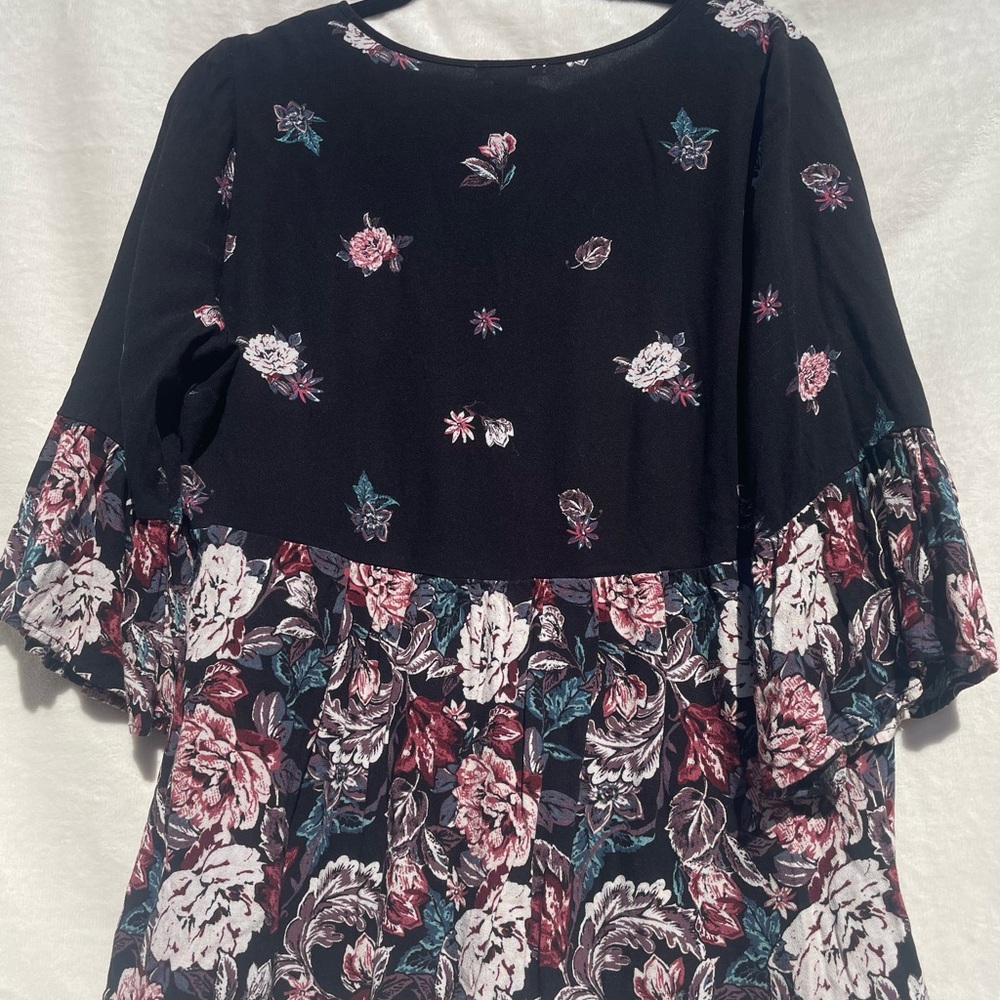 Lot 3 Torrid Plus Size Blouses | Size 0 | Lace, Floral, Paisley | Free Shippip - Picture 4 of 11